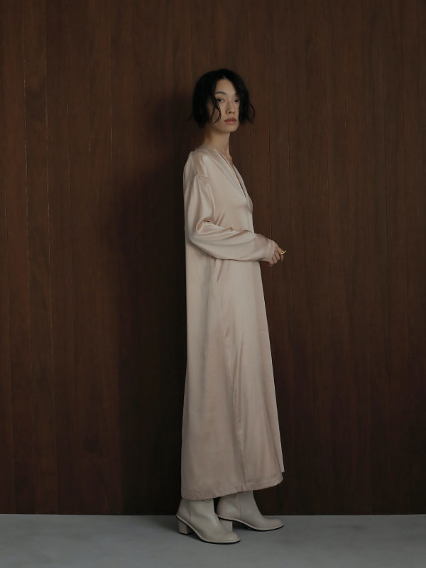 キーネックシルクワンピース F Black ワンピース Etre Tokyo Official Online Store エトレトウキョウ