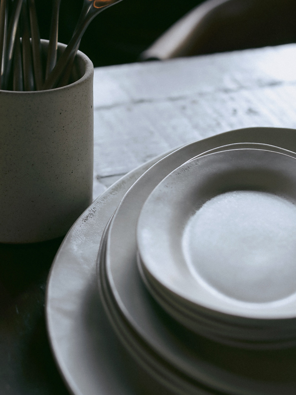 白陶土黒田釉オーバルプレート小