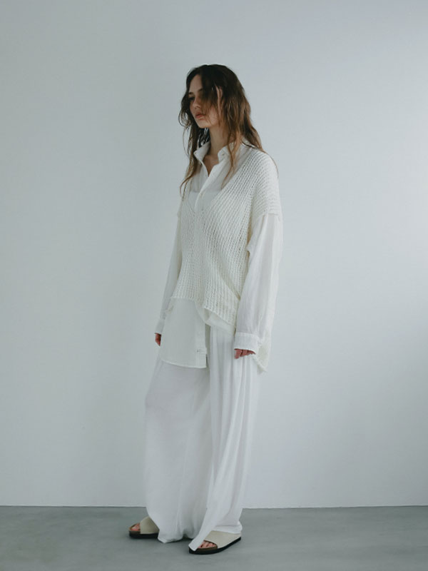 ETRE TOKYO 25AW Vネックスリーブレスニットプルオーバー ホワイト ETRE TOKYO(エトレトウキョウ)｜Vネックスリーブレスニットプル