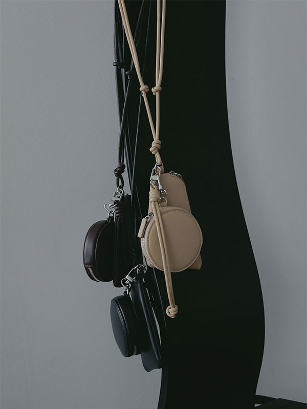 レザーコードマルチポーチ