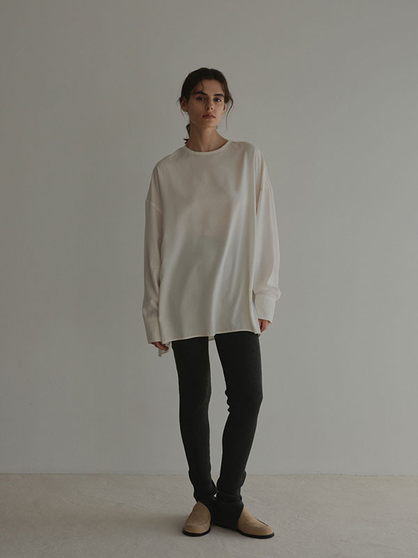クルーネックオーバーサイズプルオーバー