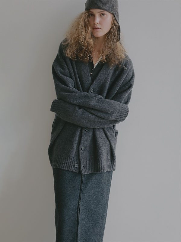 ミドルゲージＶネックニットカーディガン