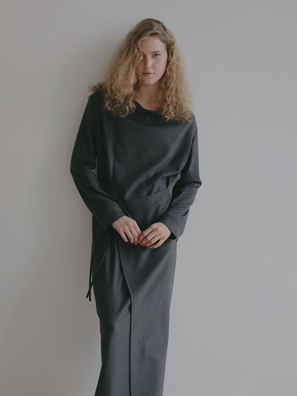 ウーステッドドレープネックワンピース