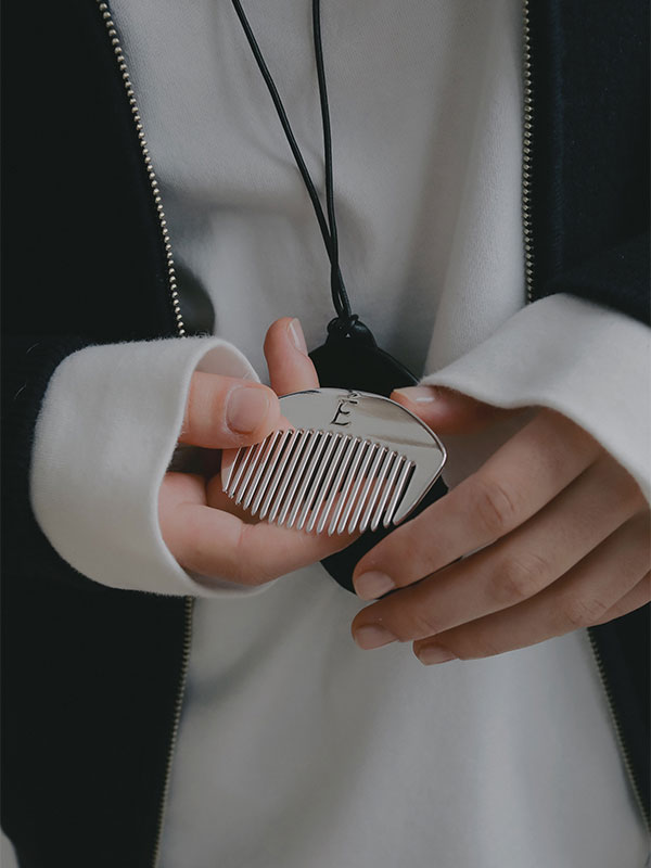 ネックコードコームネックチャーム