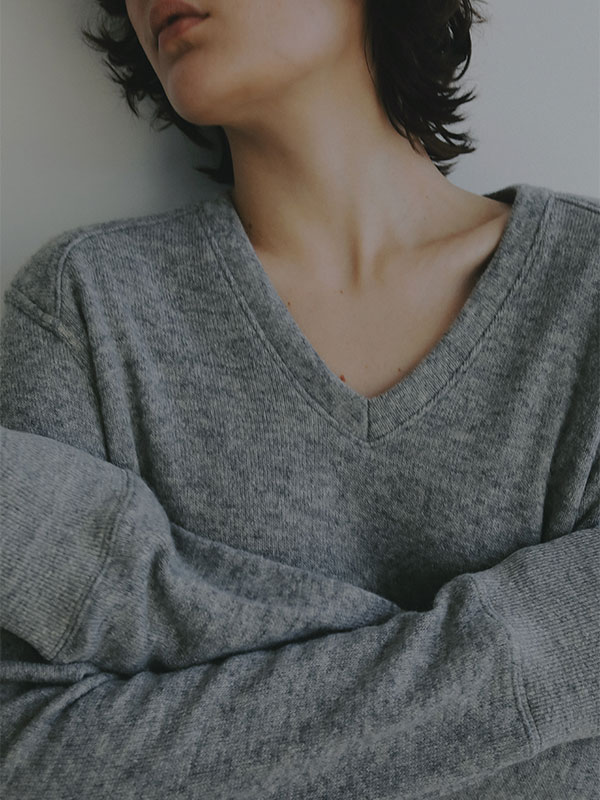 フラッフィーVネックプルオーバー