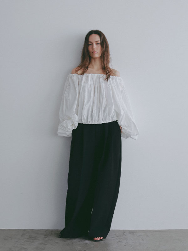 オフショルダーボリュームスリーブブラウス