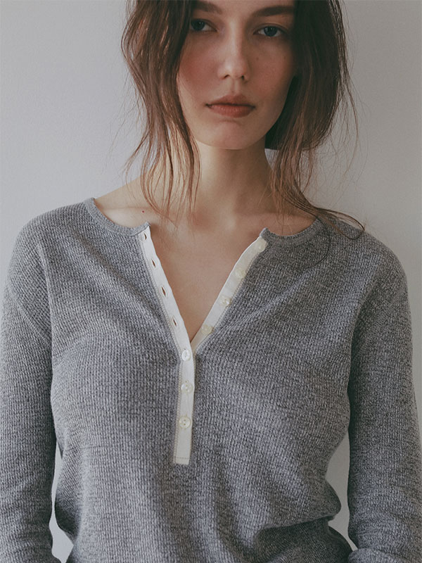 シアーワッフルヘンリーネックプルオーバー