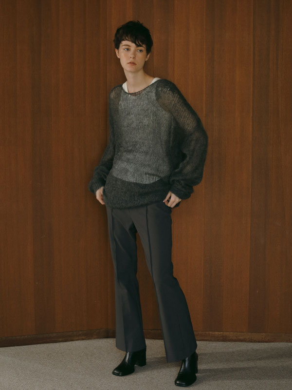 ピンタックスリムパンツ