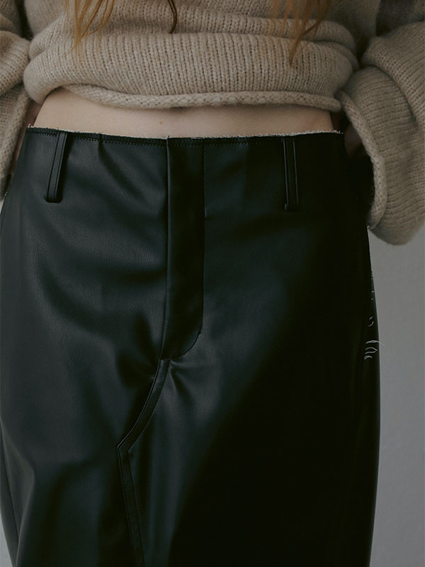 フェイクレザーIラインスカート(S BLACK): ボトムス │ ETRE TOKYO