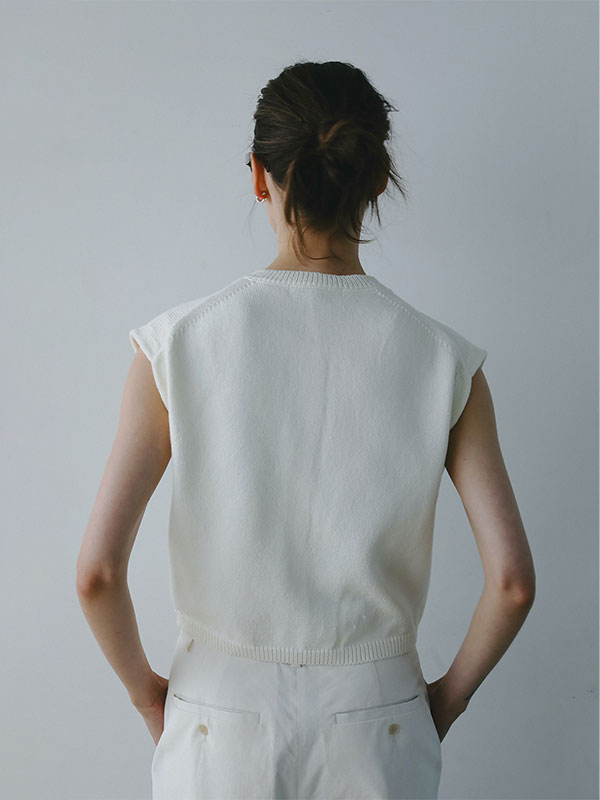 リリヤーンスリーブレスニットトップス(F OFF WHITE): トップス
