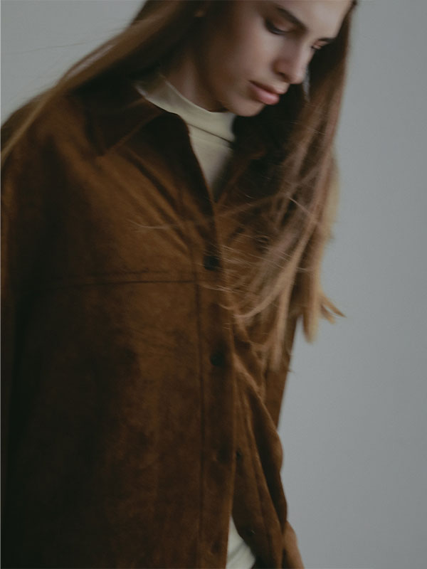 フェイクスウェードオーバーサイズシャツ(F DARK BROWN): トップス