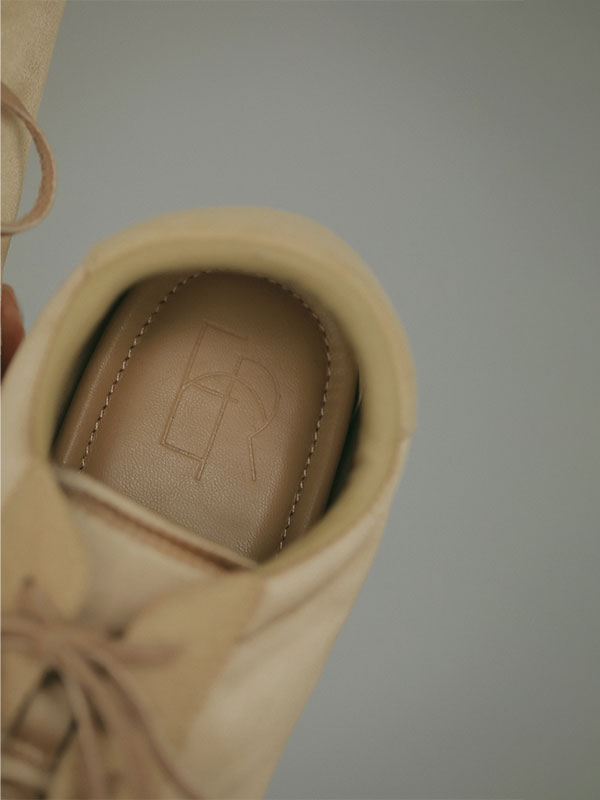 マットサテンローカットスニーカー