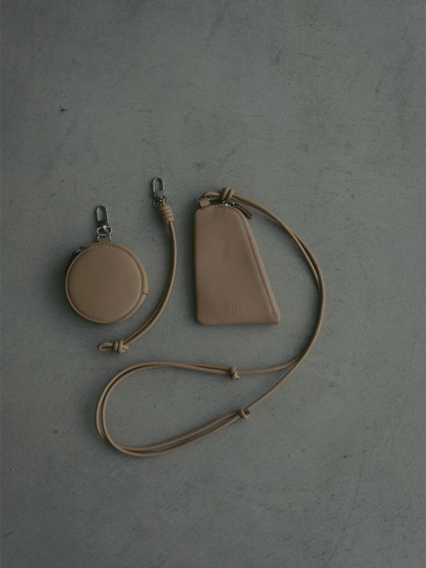 レザーコードマルチポーチ