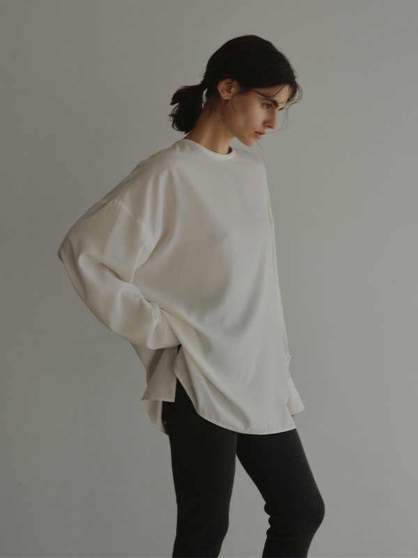 クルーネックオーバーサイズプルオーバー