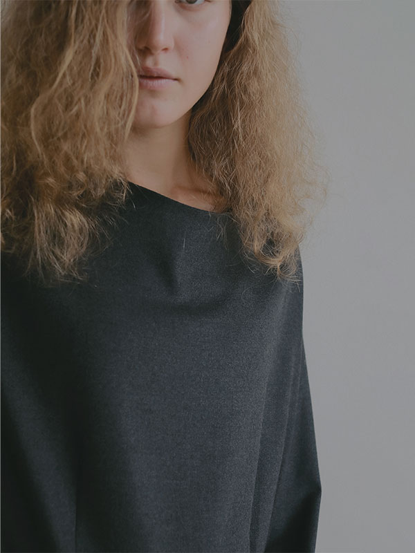 ウーステッドドレープネックワンピース