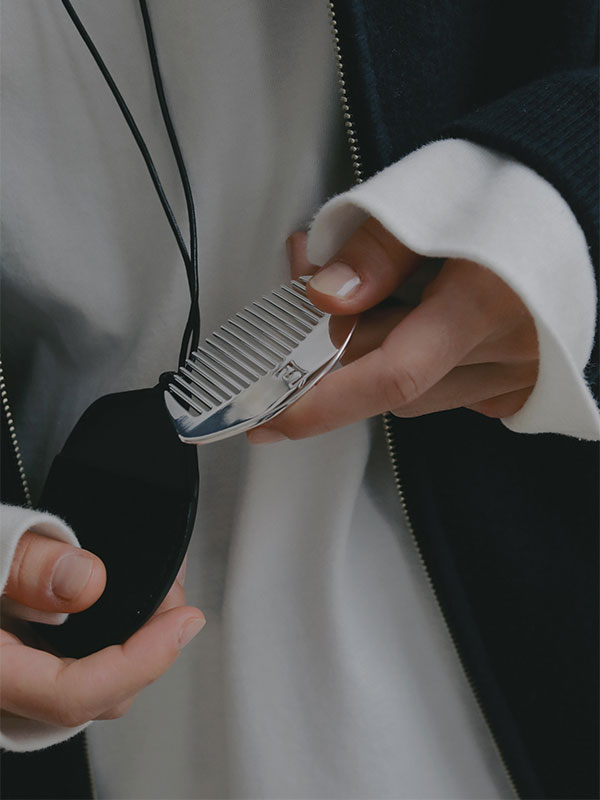 ネックコードコームネックチャーム