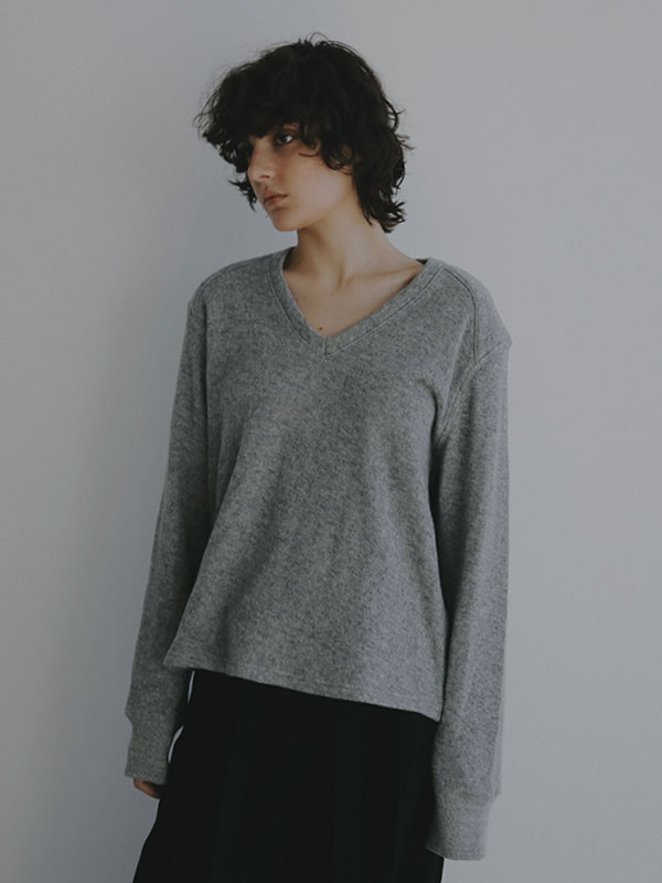 フラッフィーVネックプルオーバー
