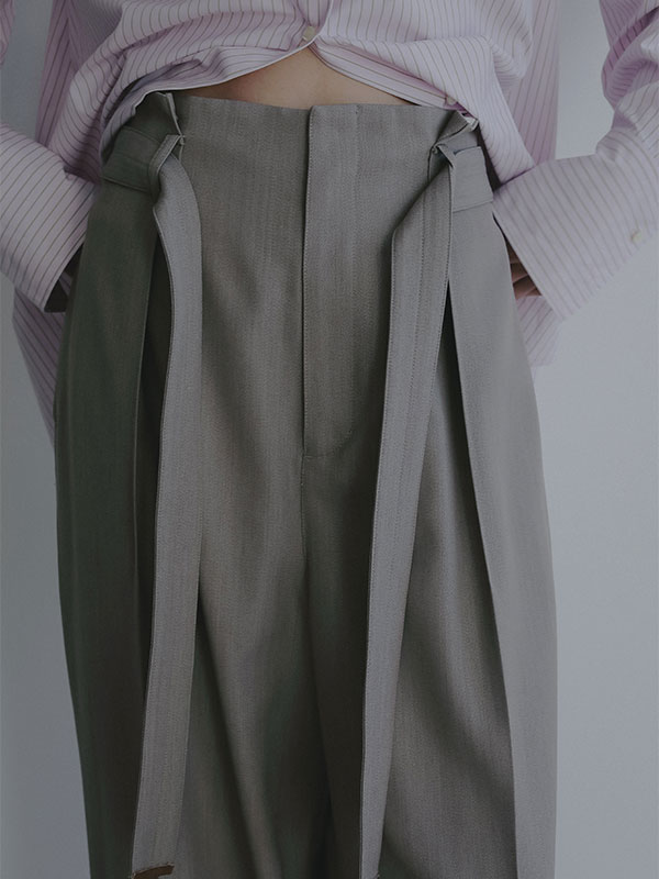 ベルテッドタックワイドパンツ