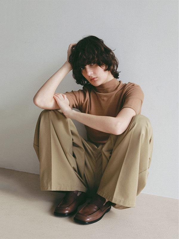 ソフトレザースクエアローファー