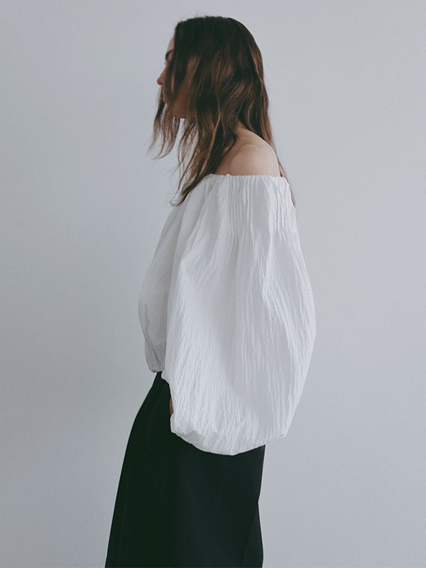 オフショルダーボリュームスリーブブラウス