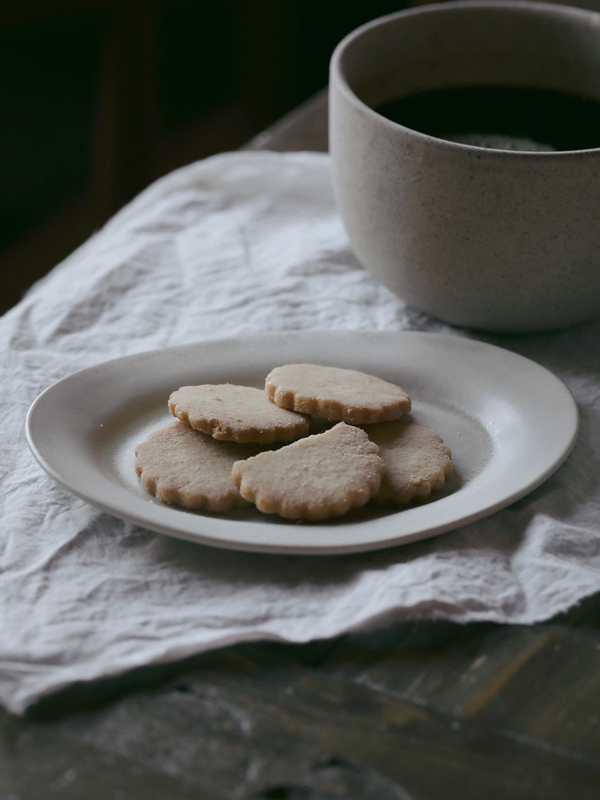 白陶土黒田釉オーバルプレート小
