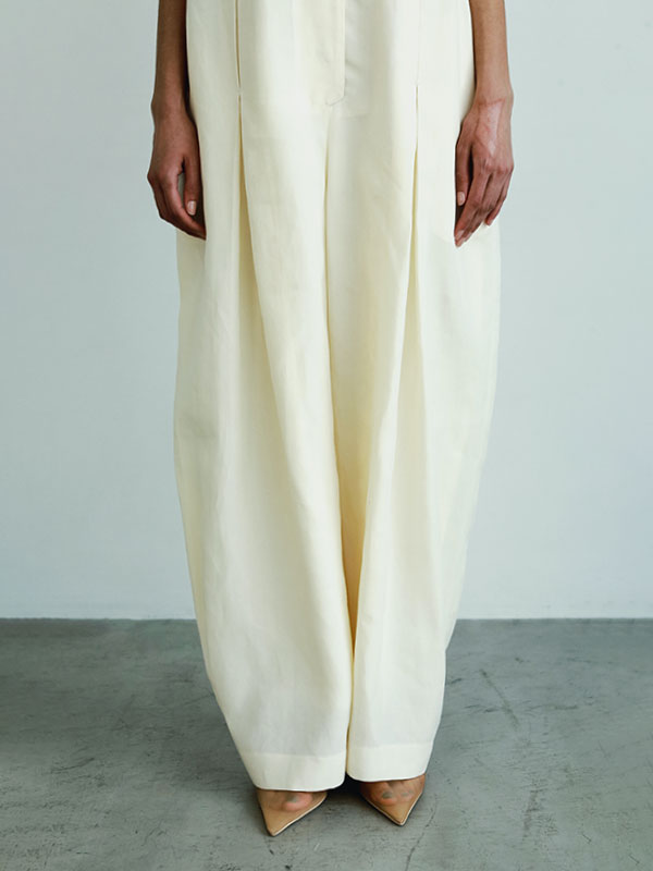 ETRE SANTE スリーブレスカーヴィオールインワン ブラックＭ SANTEスリーブレスカーヴィーオールインワン(S OFF WHITE