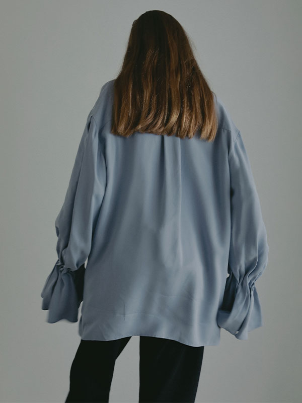 キャンディースリーブシルキーシャツ(F WHITE): トップス