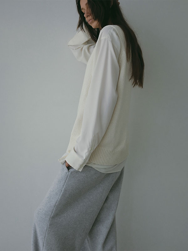 Vネックスリーブレスニットプルオーバー