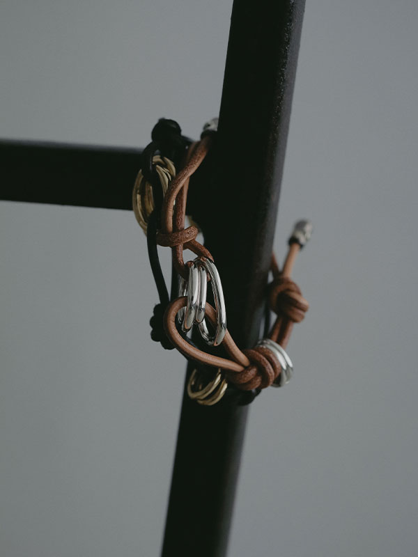 レザーコードバングル