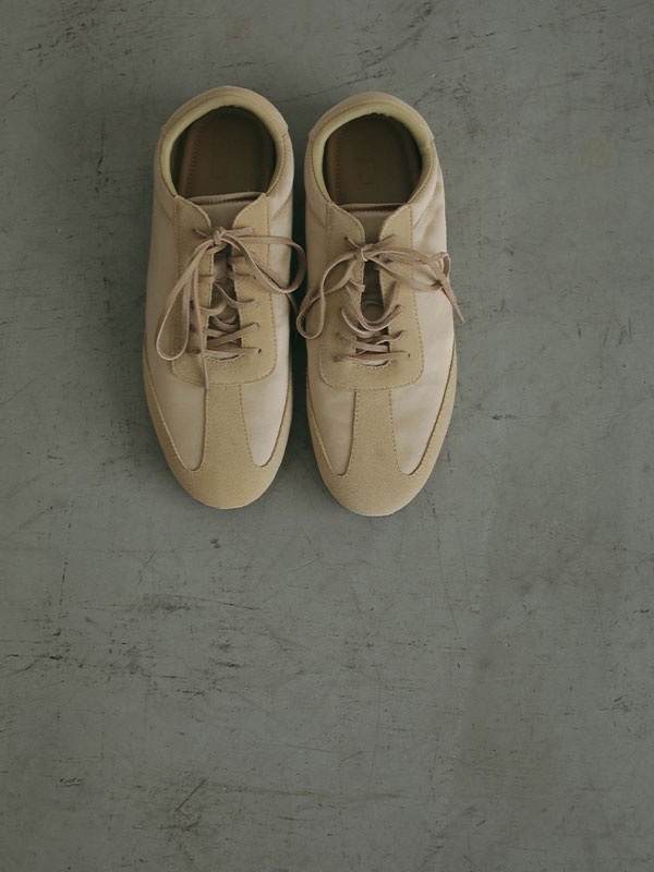 マットサテンローカットスニーカー