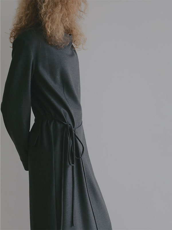 ウーステッドドレープネックワンピース