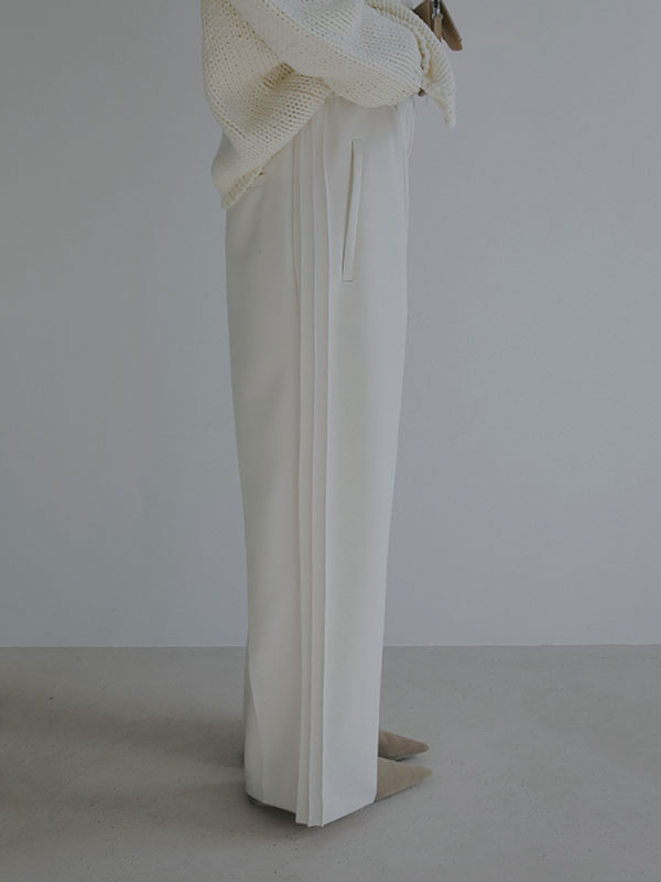 サイドピンタックラインリラクシーパンツ(S OFF WHITE): ボトムス