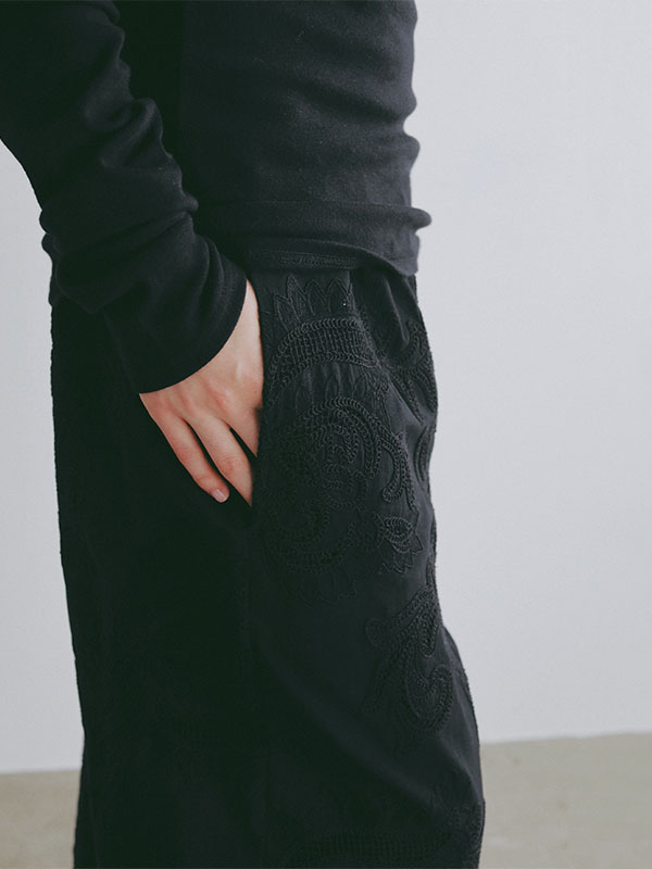 エンブロイダリーイージーパンツ