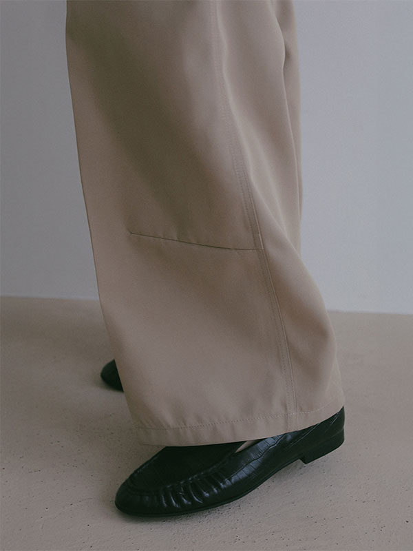 デザインタックセンタープレスパンツ