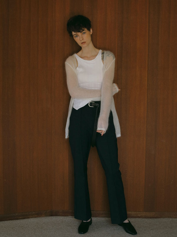 ピンタックスリムパンツ