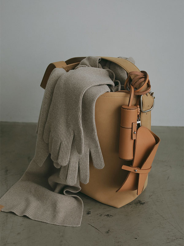 ぴてら　新品　ETRE TOKYO タンドレザーリップケース　ベージュ タンドレザーリップケース(F BEIGE): グッズ │ ETRE TOKYO