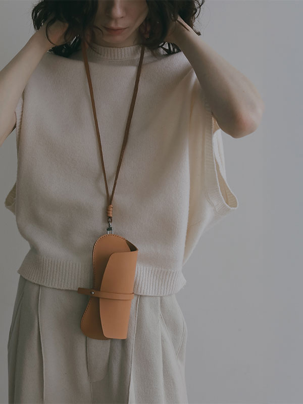 タンドレザーサングラスケース(F BEIGE): グッズ │ ETRE TOKYO