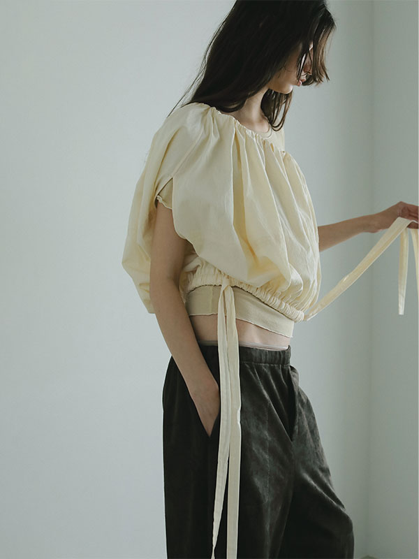 タックギャザーショートブラウス