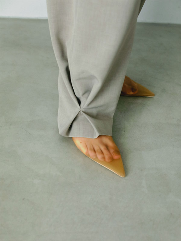 サイドヘムタックパンツ