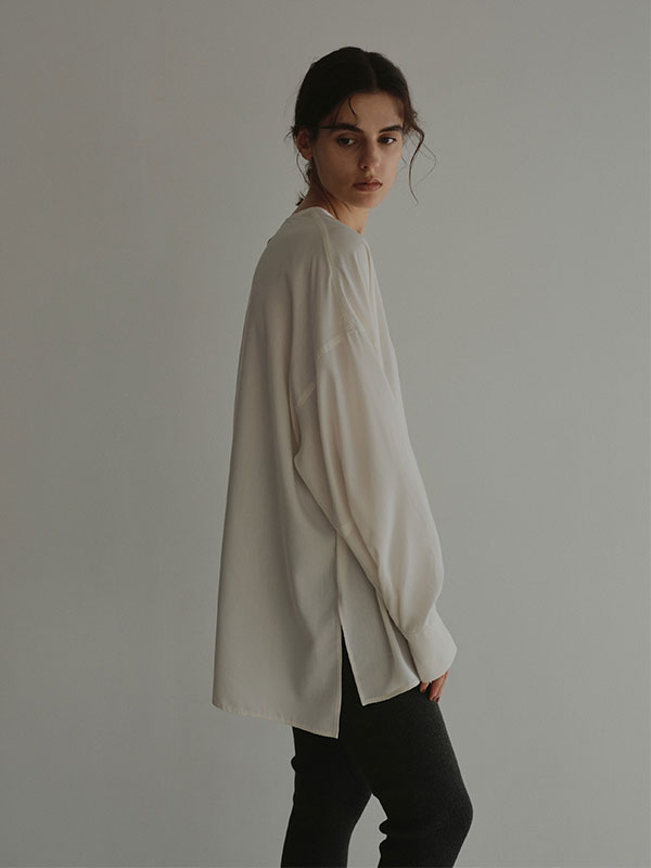 クルーネックオーバーサイズプルオーバー