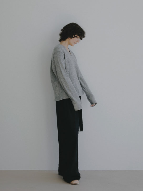 フラッフィーVネックプルオーバー