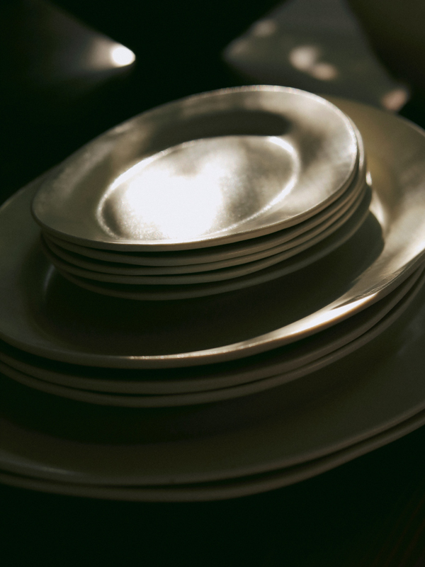 白陶土黒田釉オーバルプレート小