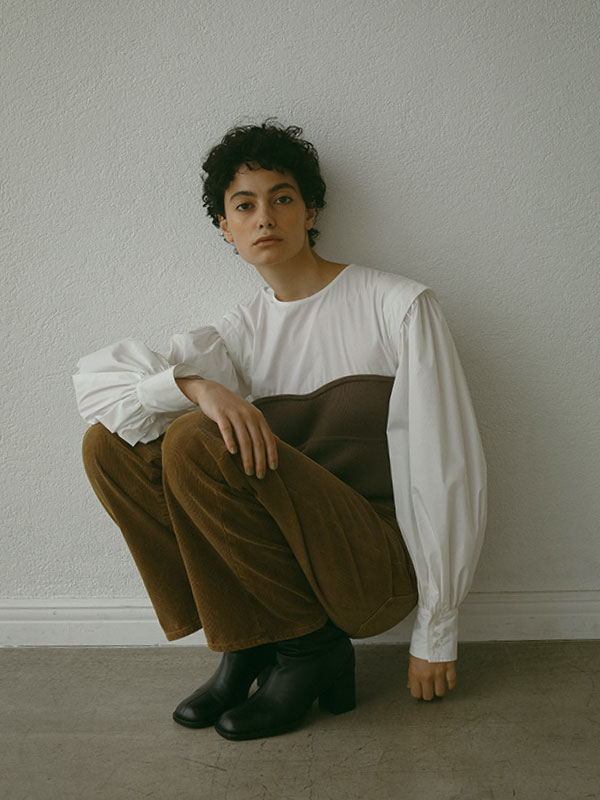 ニットビスチェボリュームスリーブブラウス