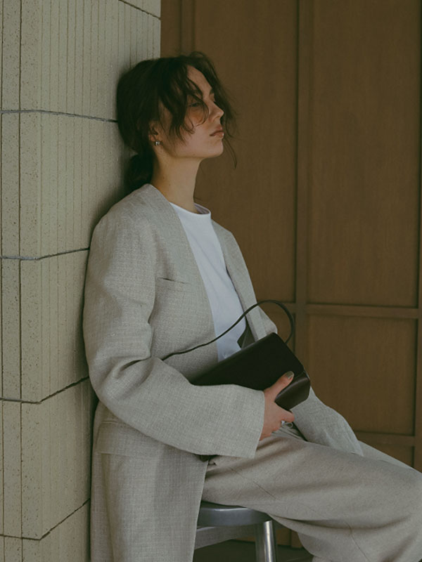 レザーミニフラップバッグ(F BEIGE): グッズ │ ETRE TOKYO レザーミニフラップバッグ(F BEIGE): グッズ │ ETRE TOKYO