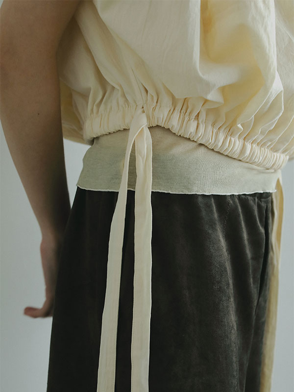 タックギャザーショートブラウス