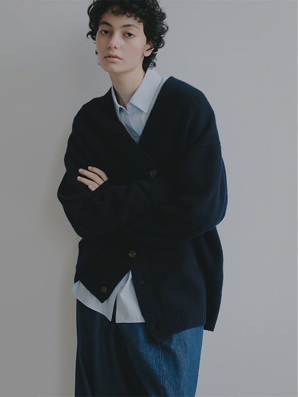 ミドルゲージＶネックニットカーディガン