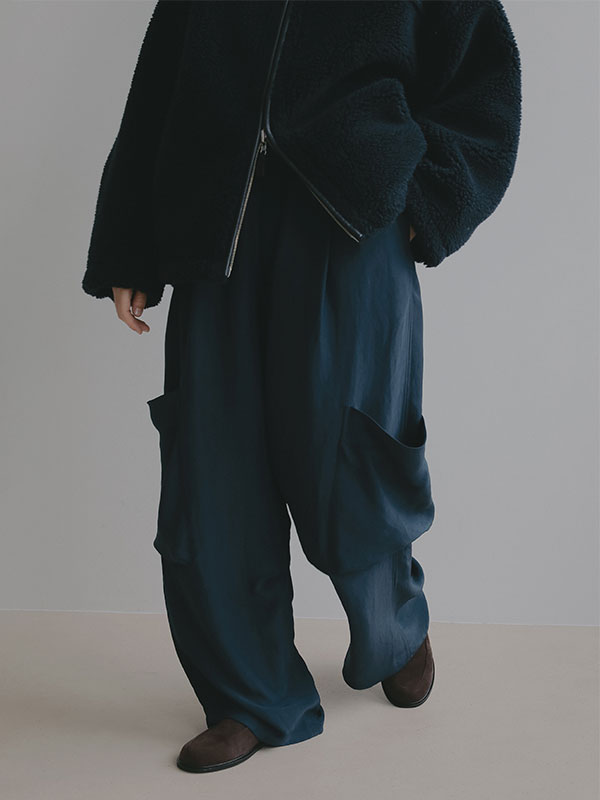 バックサテンリラクシーカーゴパンツ