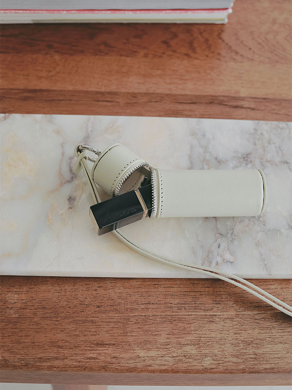 タンドレザージップリップケース