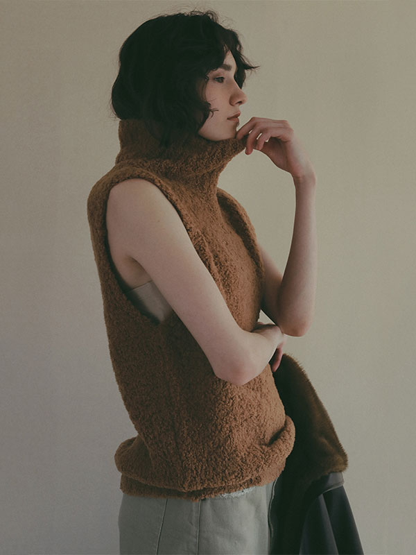 モールヤーンハイネックニットベスト