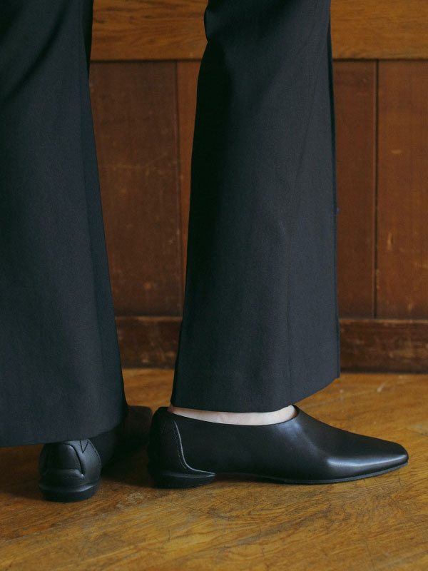 ピンタックスリムパンツ